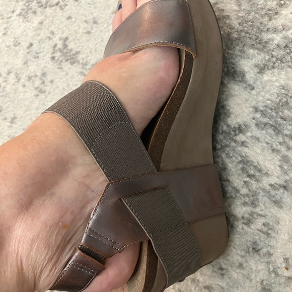 OBTB WEDGE GOLD/Brass in color - Picture 3 of 7